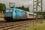 07. Juni 2011, ICE 2208 München - Berlin  passiert den Bahnhof Kronach und strebt der Steigung über den Frankenwald zu. Zuglok ist 101 034, 101 016 mit UNICEF-Werbung schiebt nach.