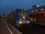 Europa 101 101-4 mit FL , IC 1944 im Dortmunder Hbf , Gleis 11 ,
mit TF Wechsel,Abfahrt Plan 19:52 Uhr,Dank an den TF,rechts der RE 1 Hamm-Aachen bei der Ausfahrt.(21.09.2007) 