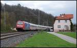 101 003 begrt mich mit Fernlicht auf ihrer Fahrt nach Karlsruhe Hbf. Aufgenommen bei Hussenhofen an der KBS 786 am 13.April 2008.