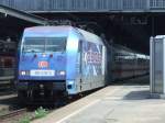 BR 101 070-1 mit  Die Adler  Werbung steht im Karlsruher Hbf mit einem IC am 26.06.2008.