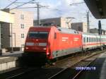 101-105-5 mit IC von Stralsund nach Konstanz einfahrt in Hannover Hauptbahnhof mit 50 Minuten versptung sie wird gleich auf Gleis 11 zum stehen kommen und dann Kopfmachen und den Zug nach Konstanz schieben. 