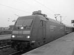 101-112-1 mit einem Zug von Berlin nach Schiphiol in Hannover HBF    Huch meine Kamara ist ja richtig dreckig