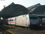 120 103-7 und 101 034-7  In Form  mit dem IC 2100 (Nrnberg Hbf-Basel SBB) bei der Einfahrt KArlsruhe HBf 28.10.10