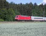 101 047, damals die  Feuerwehrlok , dient am 12.Juni 2011 am IC 2208 als Schlusslok. Zurzeit hat sie zwei kleine Aufkleber. Gesichtet bei Stockheim(Oberfr).