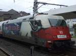 Am 16.08.2011 schob 101 070-1 ihren InterCity nach Herford, hier beim Halt in Bielefeld.