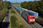 DB Fernverkehr 101 001  Klagenfurt am Wörthersee  mit IC 2311 Westerland (Sylt) - Stuttgart Hbf begegnet einem Containerzug, (Marl, NI, 23.10.11).