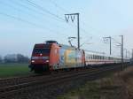 Br 101 037-0 mit ihrem IC 133 von Koblenz nach Norddeich-Mole am 25.01.2012, hier zwischen Leer und Emden.