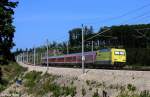 DB 101 013-1 mit Werbung Documenta Kassel schiebt RE 4012 Mnchen - Nrnberg, Mnchen-Nrnberg-Express, KBS 900.1 SFS Nrnberg - Mnchen, fotografiert bei Denkendorf am 20.05.2012    