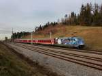 Die 101 070 mit einem RE nach Nrnberg am 31.12.2012 unterwegs bei Unterweilbach.