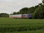 Die 101 100 mit den Wagen vom IC Rottalerland am 15.06.2013 unterwegs bei Feldmoching.