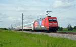 Am 10.05.14 wurde der IC 2048 auf der fahrt nach Köln mit zwei Werbeloks der Baureihe 101 gefahren. Während 101 029 den IC durch Braschwitz zog...
