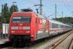 101 081-8 mit IC 2213 von Ostseebad Binz nach Stuttgart Hbf bei der Einfahrt im Bahnhof Bergen auf Rgen.14.06.2014 