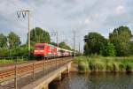 101 080-1 fuhr am 24.05.2014 mit dem IC 2004 von Konstanz nach Emden HBF, hier bei Neermoor.