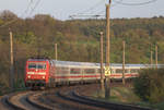 120 145-8 mit einem IC in der Oberauer Kurve. 24.04.2017 19:28 Uhr.