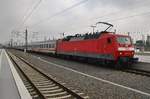 120 133-4 und 101 133-7 (Zugschluss) erreichen am 13.5.2017 zusammen mit dem IC2355 von Berlin Gesundbrunnen nach München Hauptbahnhof den Leipziger Hauptbahnhof.