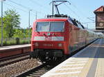 Nachschuß auf 120 146-6	mit einem Sonderzug  in Richtung Lutherstadt Wittenberg bei der Durchfahrt durch Gr0ßbeeren am 28. Mai 2017.			
