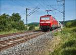 120 150-8 schiebt einen IC in Richtung Leipzig/Hbf.gesehen am 21.06.2017 bei Stockheim.