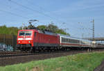 InterCity mit der 120 114-4 in Front, unterwegs in Richtung Lüneburg. Höhe Bardowick, 27.04.2018.