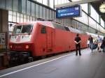 120 139-1 am 06.06.07 mit IC 2011 auf Gleis 13 des Stuttgarter Hauptbahnhofes.