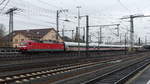 120 159 verlässt mit einem Metropolitan den Bahnhof Fulda gen Berlin.