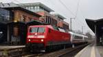 120 127 und 2 IC Steuerwagen bei einem signalbedingten Aufenthalt in Mainz Römisches Theater. Der Zug kam aus Richtung Worms und fuhr in Richtung Köln. Aufgenommen am 2.7.2019 16:14