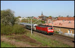 120157 ist hier auf der Rollbahn in Hasbergen am 17.4.2007 um 9.23 Uhr mit dem IC 2212 nach Binz unterwegs.