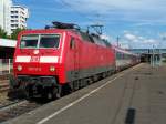 Die Br.120 111-0 mit dem IC  Wrthersee  nach Dortmund Hbf im Bahnhof Gppingen.