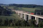 Unbekannte 120 mit IC nordwärts verlässt den Landrücken-Tunnel bei Kerzell (August 1990).