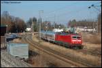 120 110-2 schiebt am 10.02.08 IC 2069 von Karlsruhe Hbf nach Nrnberg Hbf, aufgenommen nach Passieren des Goldshfer Regionalbahnhofs.