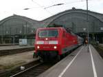 120 137 steht am 08.11.08 mit einem Ersatz-IC nach Mnchen im Hbf Leipzig.