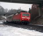 120 120-1 mit ICE-Ersatzzug Richtung Leipzig bei Fulda am 17.01.09