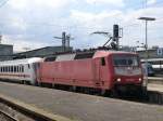 120-149 hat am 9.8.10 in Stuttgart Hbf den EC 319 bernommen, den 120-159 zuvor in den Bahnhof gebracht hat.