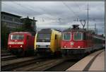 Re 4/4 II 11159 fhrt mit einem IC aus Zrich in Singen ein, 120 133-4 wird den Zug weiter nach Stuttgart bringen, ER 20-012 wartet auf einen Sonderzug, 15.08.10