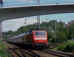 120 110-2 schiebt einen IC am 20.07.2007 kurz nach dem Bahnhof Wuppertal-Oberbarmen, Richtung Hagen.