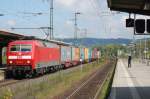 120 151 mit einem Containerzug, am 03.05.2011 in Gttingen