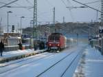 Endlich in den geheizten IC 2356 Binz-Frankfurt/Main hie es fr die Reisende,die am 04.Februar 2012 in Bergen/Rgen,warteten den 120 106 brachte.