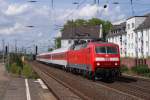 120 151-6 mit einem Autozug Leereisezug in Dsseldorf-Derendorf am 10.06.2012