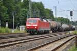 Hier fhrt 120 122-7 mit einem Gterzug durch den Bahnhof von Dreieich-Buchschlag. Selten ist es hier das man eine 120er vor einem Gterzug sieht. Aufgenommen am 02.07.2012.