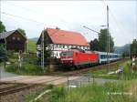 Statt wie blich eine Lok der Baureihe 101 zieht am 28.06.2006 die 120 129 den EC 171 Berlin - Budapest durch Rathen (Schsische Schweiz) in Richtung Tschechien.