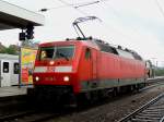 120 185-5 ist am Passauer Hauptbahnhof am Weg zur Garnitur des IC1986  Rottaler-Land ;  120609