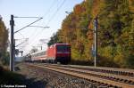 120 101-1 mit dem IC 1995 von Berlin Sdkreuz nach Stuttgart Hbf, bei Nennhausen. Vorne zieht die 120 144-1. 21.10.2012