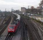 120 147-4 zieht den EN 453 am barocken Mannheimer Schloss vorbei in den Hauptbahnhof.