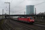 120 132-6 zieht den EN 453 auf einem vergleichsweise kurzen Stck der langen Reise von Paris nach Moskau im Mannheimer Hbf.