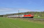 Die blizeblanke 120 148 mit IC 2903 auf dem Weg nach Mnchen HBF.Dies ist ein Ersatzzug fr ICE 593 Berlin/Ostbahnhof-Mnchen.Diese Fuhre konnte ich bei Ebersbach/Fils am 14.4.2013 aufnehmen.