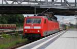 Hier 120 130-0 mit IC2356 vom Ostseebad Binz nach Frankfurt(Main) Flughafen Fernbahnhof, bei der Einfahrt am 27.6.2013 in Berlin Gesundbrunnen.