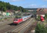 120 146-6 schiebt am 01. September 2013 den IC 2208 durch Kronach.