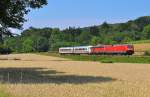 120 125 kommt mit ihrem PBZ 2461 nach München-Pasing bei Ebersbach an der Fils beim Fotografen vorbei.Aufgenommen am 27.7.2013.