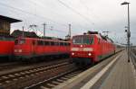 Hier links 139 132-5 und rechts 120 102-9 mit IC2355 von Frankfurt(Main) Flughafen Fernbahnhof nach Ostseebad Binz. (Angermünde, 7.2.2014)