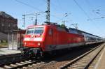 Hier 120 103-7 mit IC2239  Warnow  von Warnemünde nach Leipzig Hbf., dieser Zug stand am 21.7.2014 in Schwerin Hbf