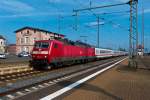 Etwas überraschend schlich im Schneckentempo dieser Umleiter Intercity mit 120 122-7 durch Nordhausen 28.03.2015